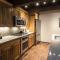 Cottonwoods Unit 1F, Stylish Condo with Excellent West End Location, Wood-Burning Fireplace - Аспен