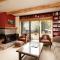 Aspen Townhouse East Unit 4, Townhouse in Downtown Aspen with Private Balcony