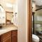 Aspen Townhouse East Unit 4, Townhouse in Downtown Aspen with Private Balcony - أسبين