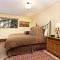 Aspen Townhouse East Unit 4, Townhouse in Downtown Aspen with Private Balcony - أسبين