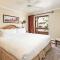 Fasching Haus Unit 8, Deluxe Townhouse w/ A/C, Private Deck, 2 Blocks to Downtown - Aspen