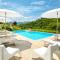 Borgo Canapegna - 2 private villas and 3 private pools in the heart of Le Marche