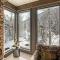 Chateau Roaring Fork Unit 29, Sunny, Corner Condo with River Views - Аспен