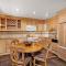 Silverglo Condominiums Unit 105, Cozy Condo Walking Distance to Town with Access to a Pool - Aspen