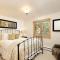 Silverglo Unit 305, Elegant Deluxe Condo with Wood-Burning Fireplace and Access to Pool - Aspen