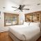 Fasching Haus Unit 310, Deluxe Condo w/ Stately Furnishings, Private Deck, A/C - Aspen