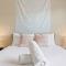 West Campus Oasis 2 Apts Accommodating 14 Guests - أوستن