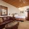 Independence Square Unit 306, Hotel Room with Large Sitting Area & Wet Bar Independence Square Unit 306, Hotel Room with Large Sitting Area & Wet Bar