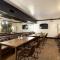 Independence Square 305, Remodeled, 3rd Floor Hotel Room in Aspen's Best Location - Aspen