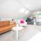 Garland Penthouse - Large 2 bed 2 bath self contained flat
