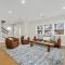 Renovated & Sophisticated Home Near Beach & Shops! - بارنستابل