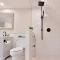 Renovated & Sophisticated Home Near Beach & Shops! - بارنستابل