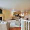 Unit 109 2 BDRM 2 BA condo