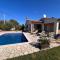 Villa Mirela with a comfortable garden and pool - Grandići