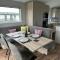 Modern Lodge with Amazing Views - 纽基