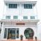 ChomTique Hotel