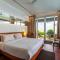 StayVista at The Rain - River Villa with Infinity Pool - Alleppey