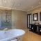 Inverdoorn Game Reserve Lodge