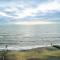 Bay View, Sleeps 18, 7 Bedrooms, 7 Bathrooms, Seafront, Criccieth