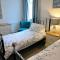 Glan y Mor, Sleeps 20, 8 Bedrooms, 8 Bathrooms, Seafront, Criccieth