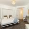 Independence Square 310, Chic, Remodeled Studio w/ Great Location in Aspen, A/C, & Kitchenette