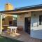 Brand new cottage, walk to beach - inverter, wi-fi, DSTV