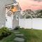 Renovated & Sophisticated Home Near Beach & Shops! - بارنستابل