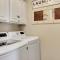 Pool and Dock Access Lakefront Hot Springs Condo! - 温泉城