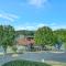 Pool and Dock Access Lakefront Hot Springs Condo! - 温泉城