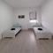 estrella24 LIVING ROOMS Tokio