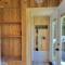 BowLakeHouse - Lakefront Cottage with Beach - Bancroft