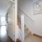 Spacious Chessington home with parking & garden - 切辛顿