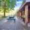 Sunwolf Riverside Cabins - Brackendale