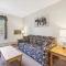 Cedarbrook Deluxe one bedroom suite located on 2nd floor with outdoor heated pool 21921 - 基灵顿