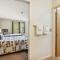 Cedarbrook Deluxe one bedroom suite located on 2nd floor with outdoor heated pool 21921 - 基灵顿