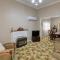 Charles Rasp Motor Inn & Cottages