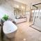 Rosalynda- Luxury Beachfront 3 BR Townhouse