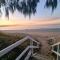 Rosalynda- Luxury Beachfront 3 BR Townhouse