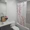 New built house, Stay in Style Guest Suite, 2bedroom, 2bed, 2bath