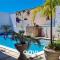 Casa Tropical Com Piscina por Quarto à Vista