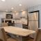 Fifth Avenue Unit 9, Cool, Contemporary Condo 2 Blocks from the Ski Slopes. Fireplace & Patio! - أسبين