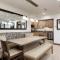 Fasching Haus Unit 210, Deluxe Townhouse w/ A/C, Private Deck, 2 Blocks from Downtown Aspen - Аспен
