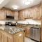 Fasching Haus Unit 210, Deluxe Condo w/ A/C, Private Deck, 2 Blocks from Downtown Aspen