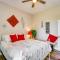 Covered Patio and Yard Texas Escape in Keene - كيلبورن