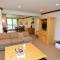 Riverview Unit 8, All the Essentials Riverside Condo with Access to Pool & Hot Tub - أسبين