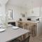 BOURNECOAST: 3 BED-SEA VIEWS/BALCONY/GARDEN-HB6314