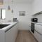 BOURNECOAST: 3 BED-SEA VIEWS/BALCONY/GARDEN-HB6314
