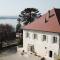 Un ancien domaine viticole au bord du lac d'Annecy pour rayonner en Haute-Savoie - Veyrier-du-Lac