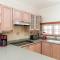 Captivating 2-Bed Town-House in Kingston