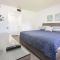 Bass & Sun Condominium 2/2 Bedroom